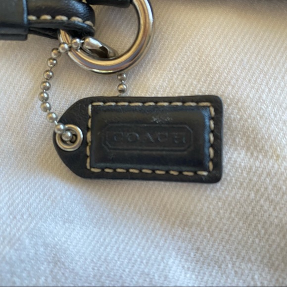 Coach genuine leather, zip up wristlet EUC - Picture 2 of 9